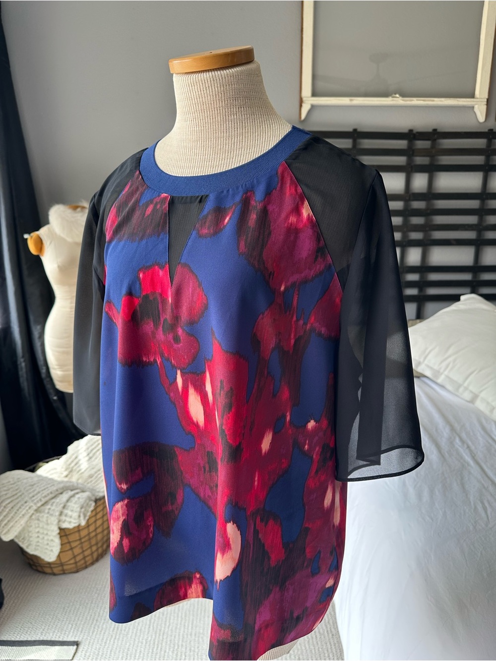 DKNYC Navy Top with Magenta Floral Print and Black Sheer Sleeves, size XL - Picture 5 of 13